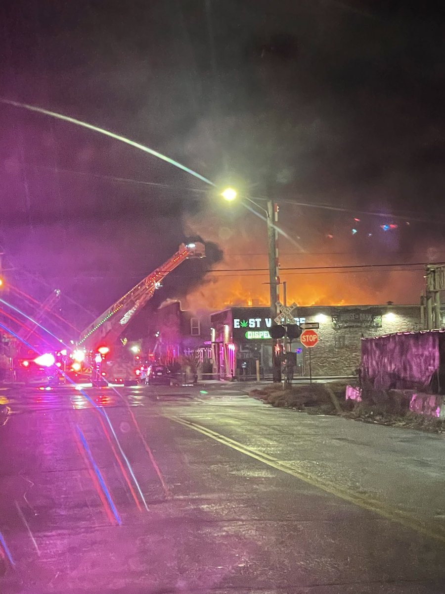 The_AlexHolland's tweet photo. Hodges Bend in Tulsa. My heart is breaking for them and the community
#tulsa #hodgesbend #tulsafire https://t.co/dL9w2ihYgY