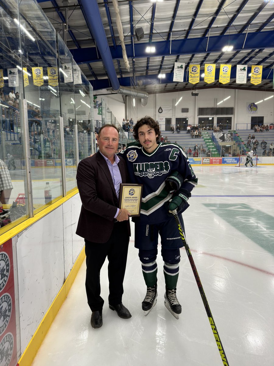 SJHLCommish's tweet photo. Thank you @TourismSask for your support for the @theSJHL highlight of the year award presented to @KlippersHockey Logan Linklater https://t.co/XzSLBPykrn