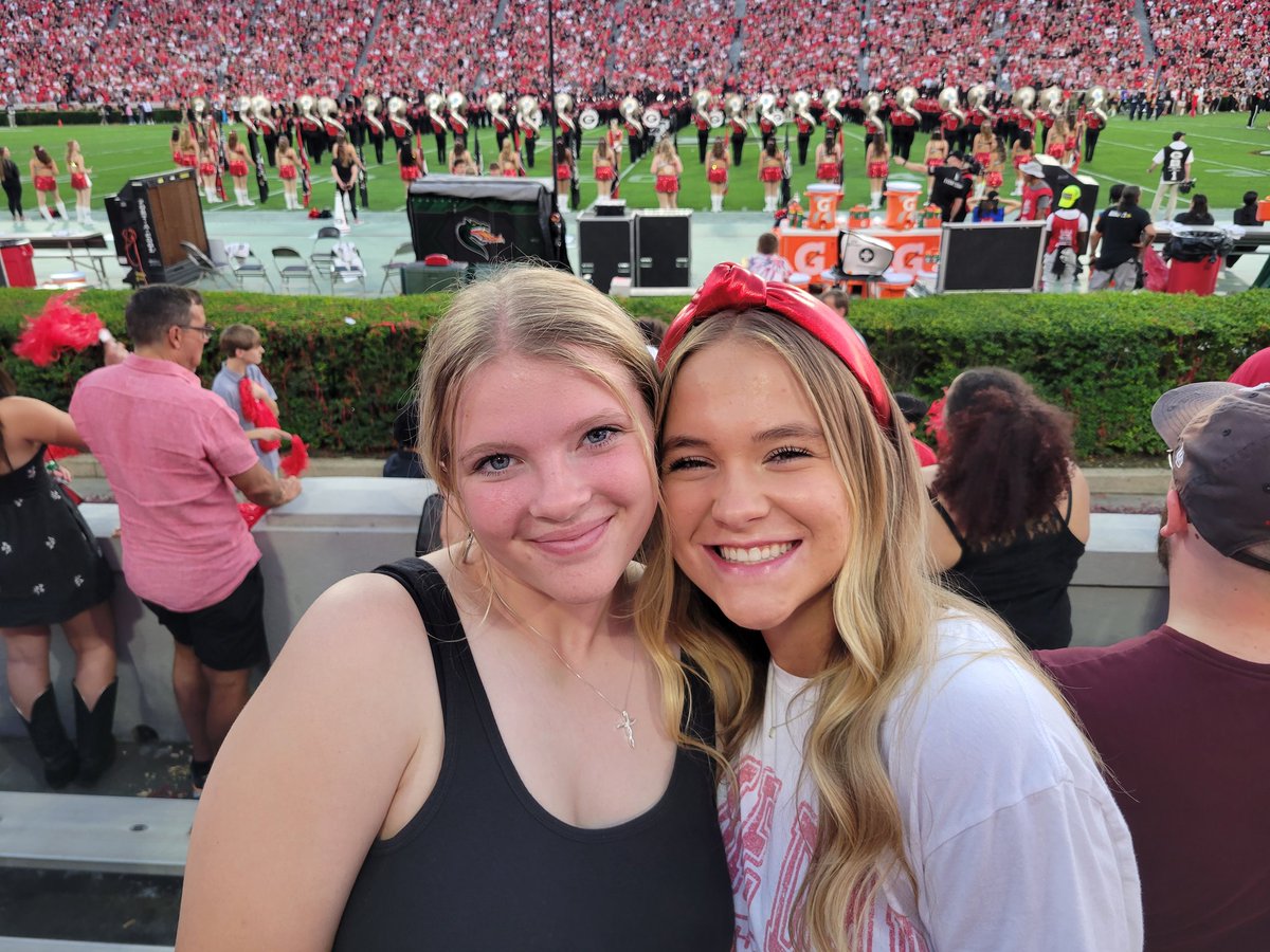 Sydneykalyn23_ tweet media