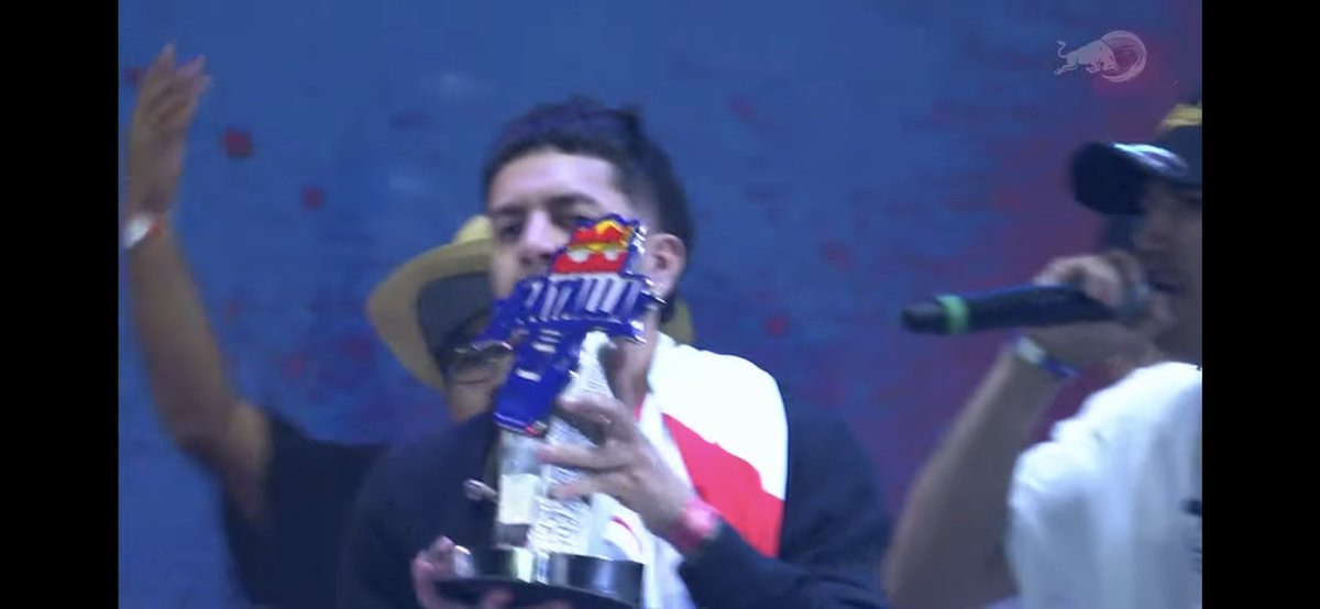 rapper_nation's tweet photo. @jota_shoy es el Tricampeón de #RedBullBatalla Perú 🇵🇪 2023. 🏆🏆🏆

Felicitación al MC de Pacanga por el desempeño. Demostrando que sigue en la élite. 

@redbullbatalla https://t.co/ckwNyofOmj