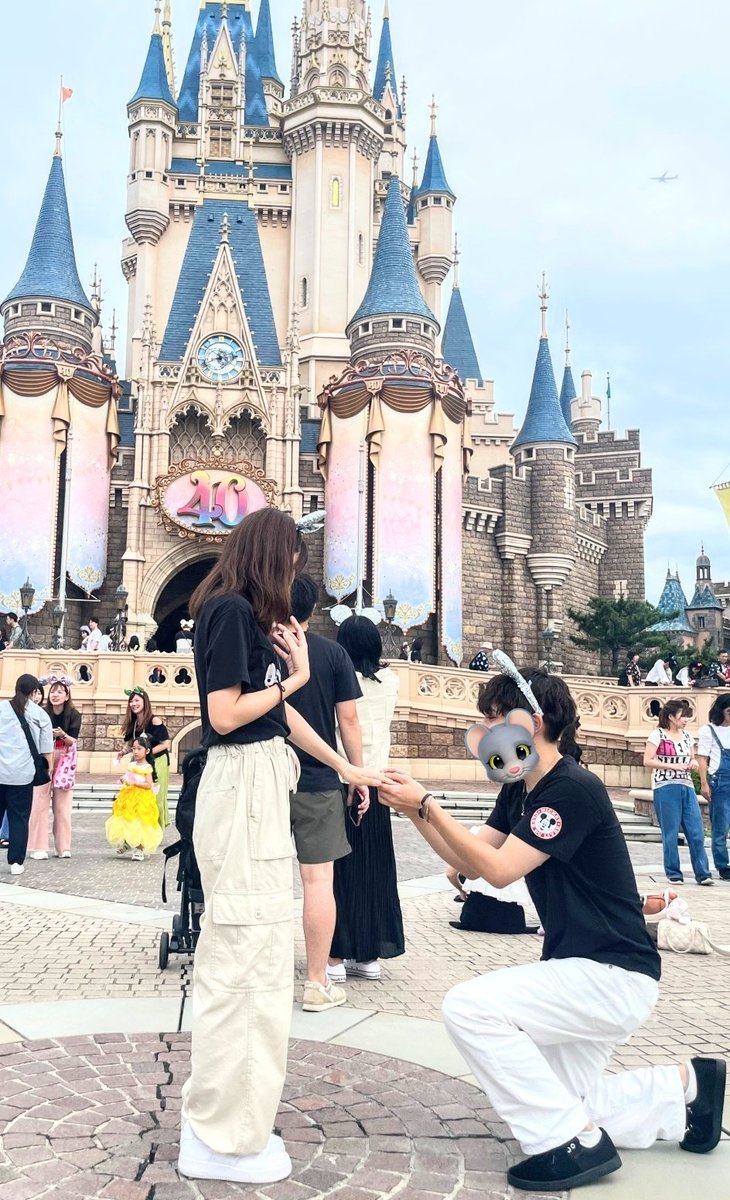 opinpin0902's tweet photo. 2023.09.23
ディズニーランドのシンデレラ城の前で彼女にプロポーズしました💍✨
サプライズだったので彼女も驚いていましたがOKもらえました💖
これからふたりで幸せになっていきます🕺💃 https://t.co/2F4OEdCYFn