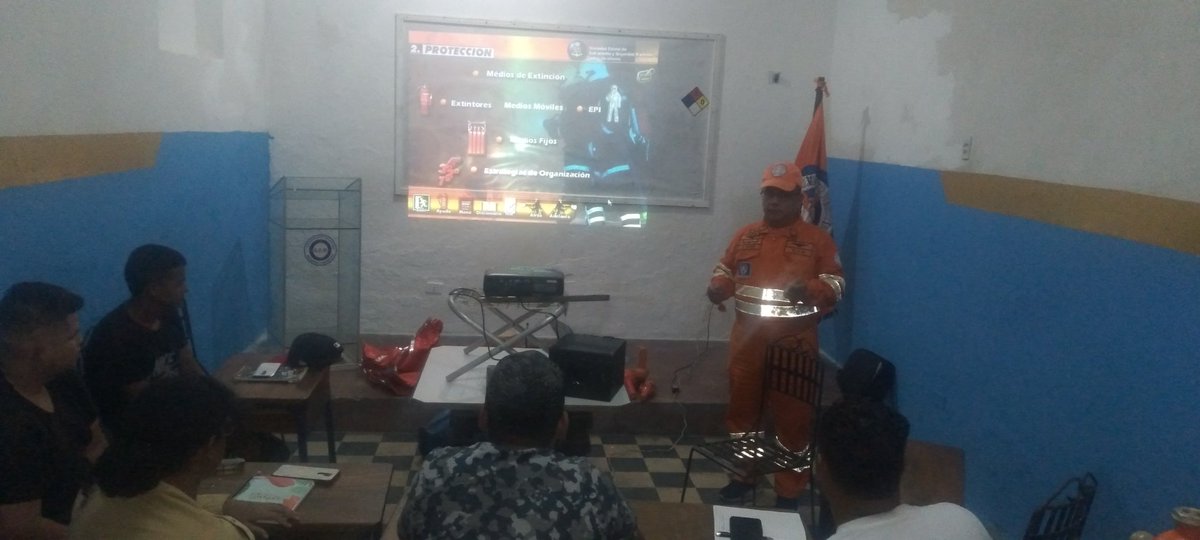 OSM_VENEZUELA's tweet image. #23Sept  #PuertoCabello dictamos "Taller de Incendios en Puertos y Terminales Marítimos y Buques a los Agentes, Operadoras y CEO de las Armadoras, Almacenadoras y Navieras". Cumpliendo con el #ISMcode  instructor @alexander_osm 
@JCbetancourt72 
@rafaellacava10