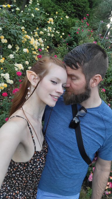 Is it my turn to get pollinated? 💐🐝 https://t.co/5aB6jxXjQ1