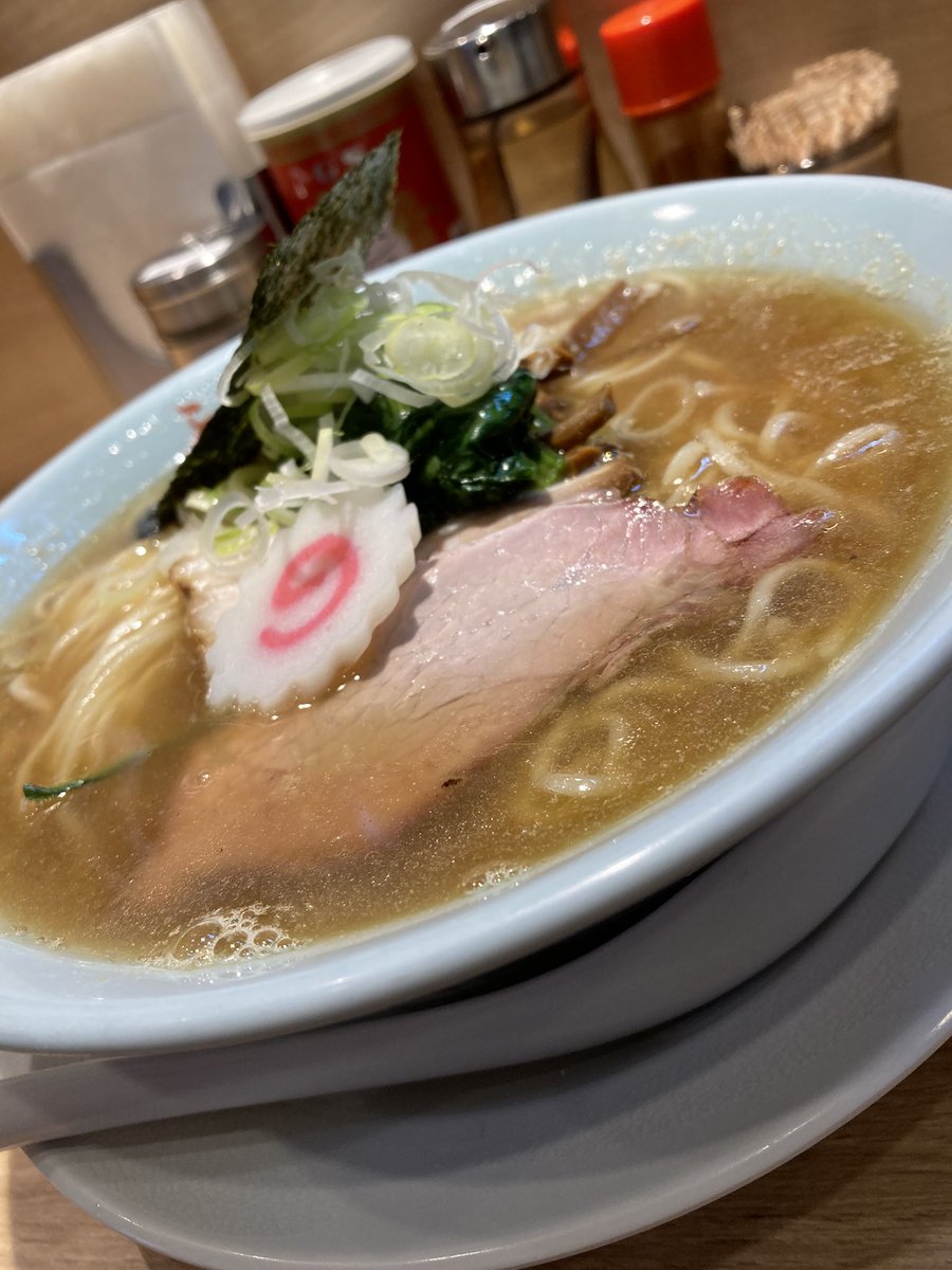 ramen_furuichi's tweet photo. サンデーラーメン🍜
11時半〜14時45分
完全に秋めいてます🍂
ラーメンの美味しい季節到来
最近のスープかなりお気に入りです。
よろしくお願い致します
来週の水曜日位から冬季限定『味噌』始まります https://t.co/hy1qPTVzjH