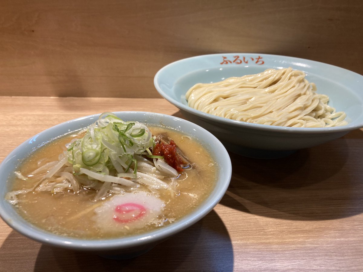 ramen_furuichi's tweet photo. サンデーラーメン🍜
11時半〜14時45分
完全に秋めいてます🍂
ラーメンの美味しい季節到来
最近のスープかなりお気に入りです。
よろしくお願い致します
来週の水曜日位から冬季限定『味噌』始まります https://t.co/hy1qPTVzjH