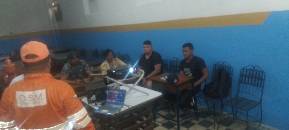 OSM_VENEZUELA's tweet image. #23Sept  #PuertoCabello dictamos "Taller de Incendios en Puertos y Terminales Marítimos y Buques a los Agentes, Operadoras y CEO de las Armadoras, Almacenadoras y Navieras". Cumpliendo con el #ISMcode  instructor @alexander_osm 
@JCbetancourt72 
@rafaellacava10