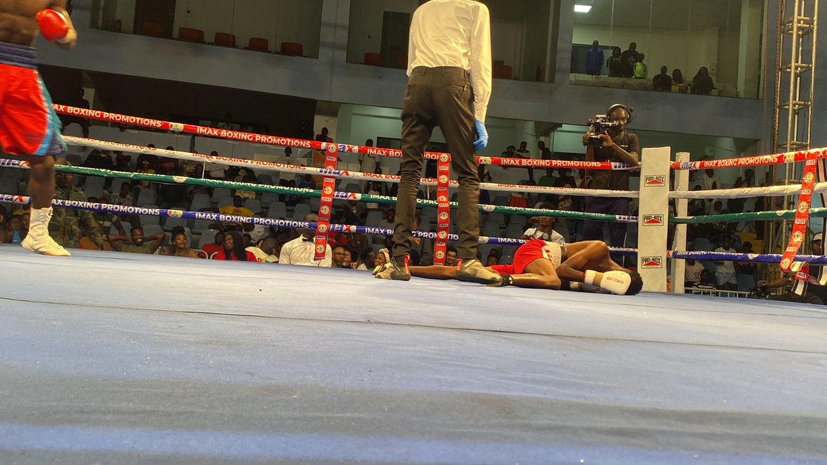 GhanaBoxing's tweet photo. Super Bantamweight contest of 6 rounds between Bismark Saah( Ghana Armed Forces) and Abraham Lamptey ( Fit Square) ended prematurely in a round 1 1:29 secs
#ghanaprofessionalboxingleague
#boxingghana
#GBA
#fightnight13 https://t.co/EhqvcrLvYL