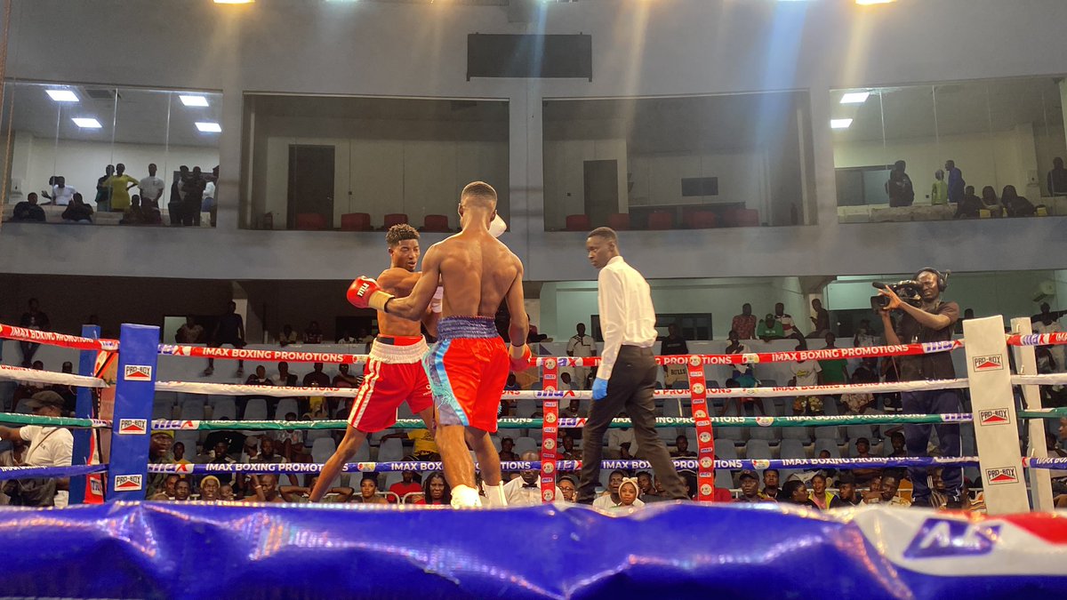 GhanaBoxing's tweet photo. Super Bantamweight contest of 6 rounds between Bismark Saah( Ghana Armed Forces) and Abraham Lamptey ( Fit Square) ended prematurely in a round 1 1:29 secs
#ghanaprofessionalboxingleague
#boxingghana
#GBA
#fightnight13 https://t.co/EhqvcrLvYL