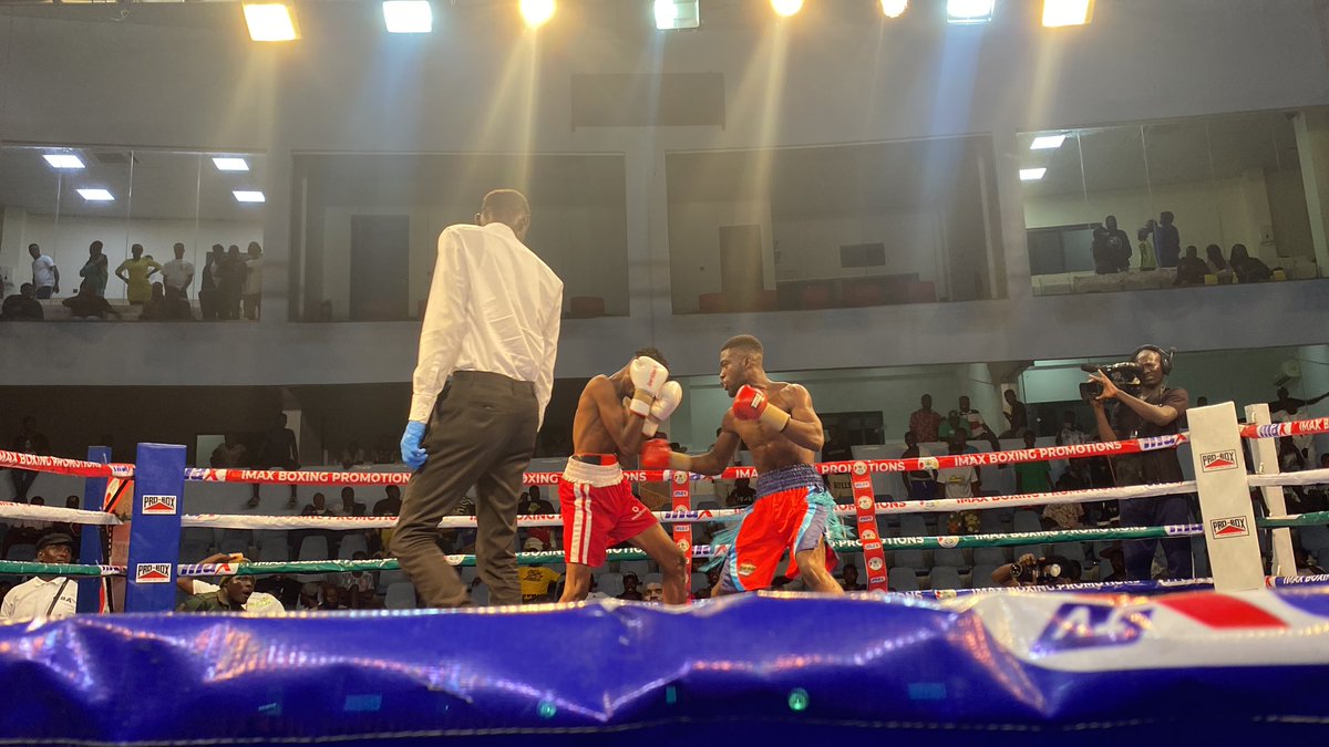GhanaBoxing's tweet photo. Super Bantamweight contest of 6 rounds between Bismark Saah( Ghana Armed Forces) and Abraham Lamptey ( Fit Square) ended prematurely in a round 1 1:29 secs
#ghanaprofessionalboxingleague
#boxingghana
#GBA
#fightnight13 https://t.co/EhqvcrLvYL