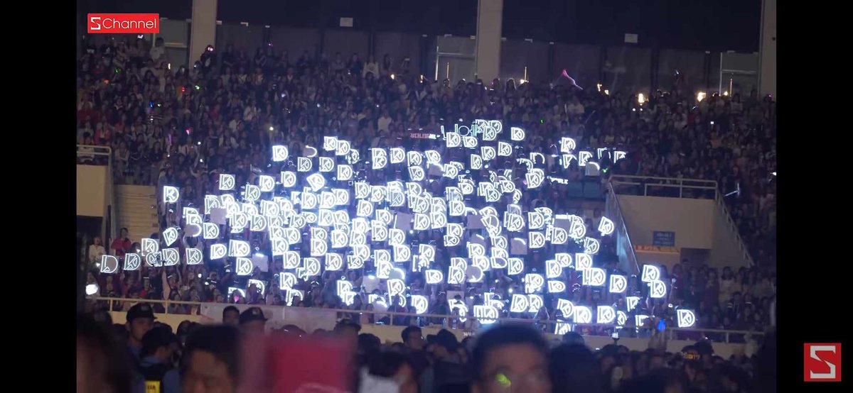 pinkkangvn's tweet photo. AAA 2019 - Banner LED for Seating Zone  ✨ 
Update 
WKMF 2023 - Banner LED for Standing VIP Zone ✨
PinkkangVN heartily welcome you to Vietnam. Let's create a sea of ​​light together again 🥰 https://t.co/7x1zTsuLZH