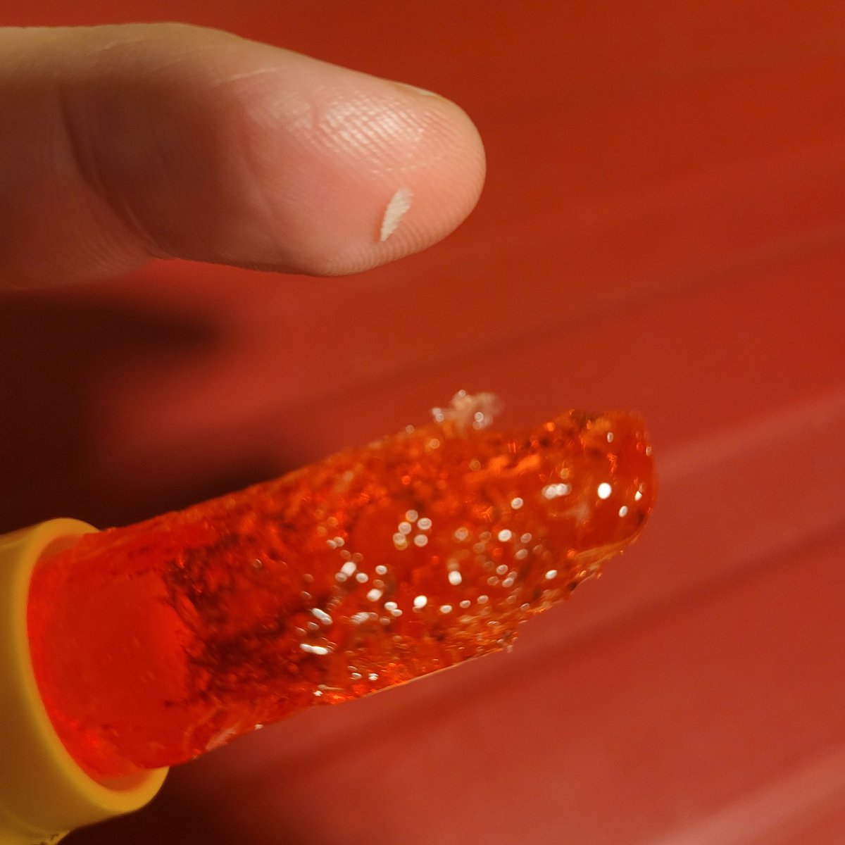 HasfuraconH's tweet photo. Ojo @JumboChile con producto "Push pop" que contiene plastico en su interior mezclado con el caramelo. @SERNAC @ispch https://t.co/E9cZguQ2Ic