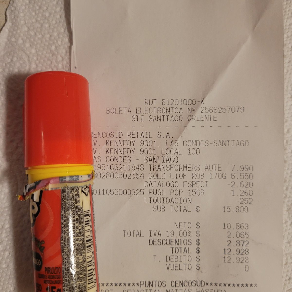 HasfuraconH's tweet photo. Ojo @JumboChile con producto "Push pop" que contiene plastico en su interior mezclado con el caramelo. @SERNAC @ispch https://t.co/E9cZguQ2Ic