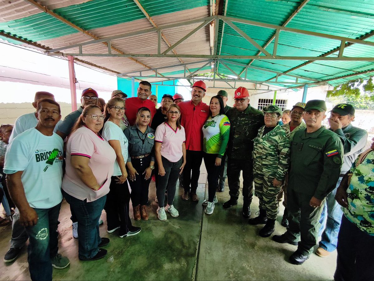 ¡Bricomiles territoriales se activan por Mi Mesa Silla Bella!

En los sábados de Bricomiles, el C.E.I.N Teresa de la Parra, en la Parroquia Cecilio Acosta del Municipio Maracaibo, recibe esta unión civico militar armoniosa con el Plan Bricomiles en Acción por Mi Mesa Silla Bella.