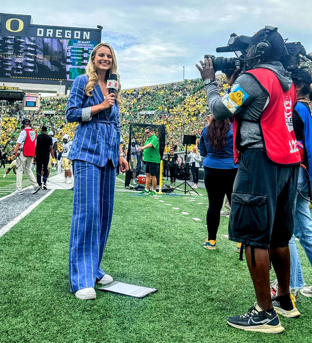 Working the sidelines today with <a href="/Katie_George05/">Katie George</a> <a href="/oregonfootball/">Oregon Football</a> <a href="/CUBuffsFootball/">Colorado Buffaloes Football</a> #BlessedAndGrateful 👊🏾🏈💪🏾