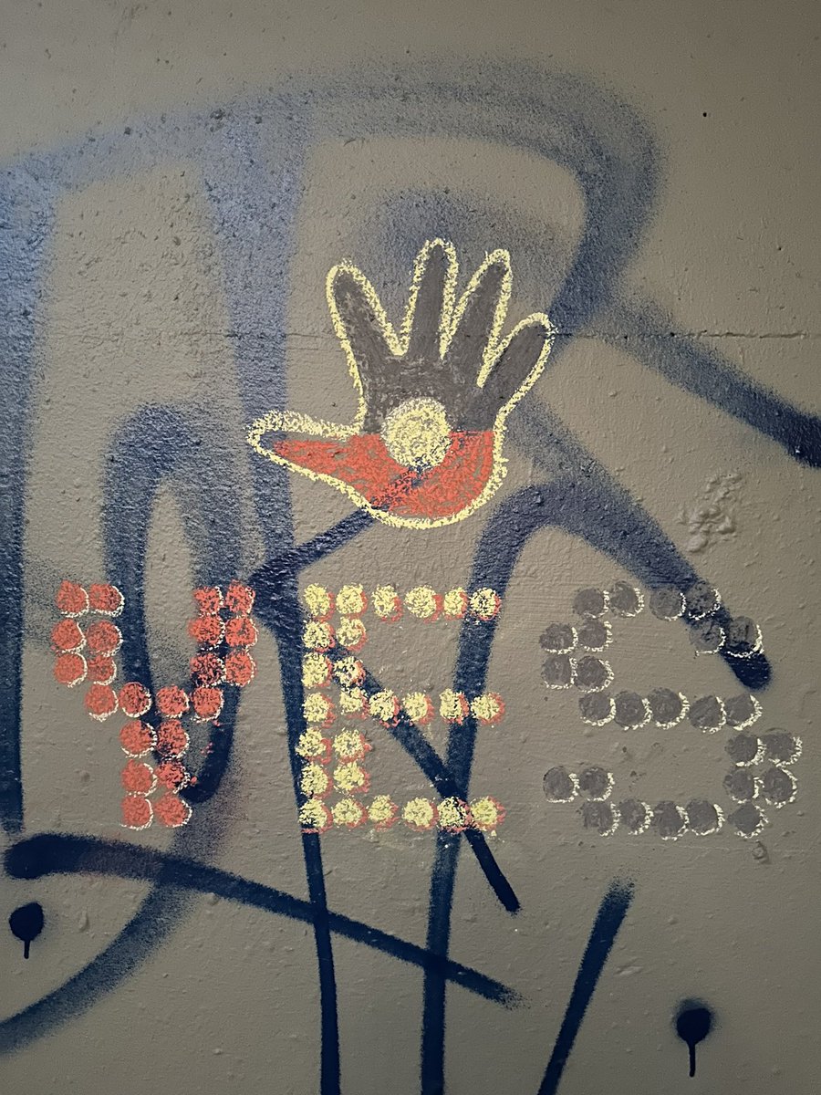 DemOnTheStreets's tweet photo. @mdavisqlder Our media ecology is failing us on so many levels.

Perhaps TikTok is a short-term workaround, but it’s hardly democratic or transparent.

DOTS, and #HandsForYes, let’s us write our own headlines, on our streets.

✋🏾#DIYmedia
👉🏽https://t.co/eA4wz829sR https://t.co/a70H3v26YN