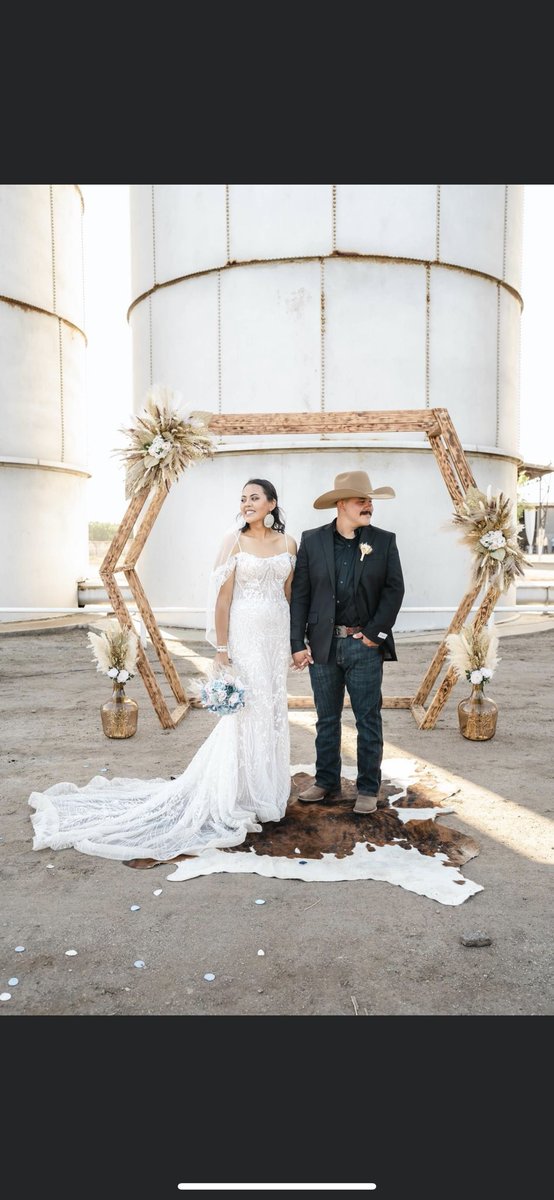 offroadrebb's tweet photo. Lucero Wedding ✨💕👢💍 https://t.co/45pjMN2iMa