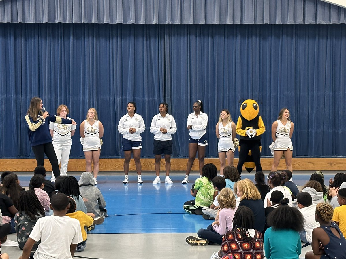 docdrewlovett's tweet photo. What an amazing week @APSBenteen! From #Strong4Life to @GTWBB to @mjjaguars cluster night to the first week with my new AP, @lexology00, we have had a great week of creating inquiry based learners & risk takers! @BenteenIBPYP @PrincessS2003 @MsFree_SC @IBinAPS @TheAlishaTorres https://t.co/tzoLQ5ca4S