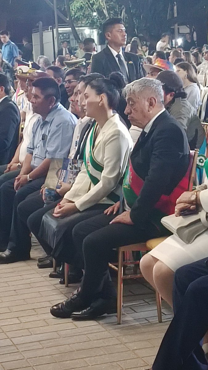 JRMarquezM's tweet photo. El sacrificio de ser autoridad. A pesar del cansancio @ivanariasduran presente en los actos por el 24 de septiembre en #SantaCruz. Su esfuerzo y sacrificio será siempre recordado por los #paceños al igual que su gestión en @LaPazAlcaldia https://t.co/dSKM7yq4tm