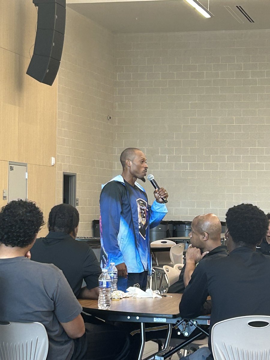 InPlaymakers's tweet image. Thankful to speak to the @PaetowFootball team today and share my testimony. Also shared about #FCA