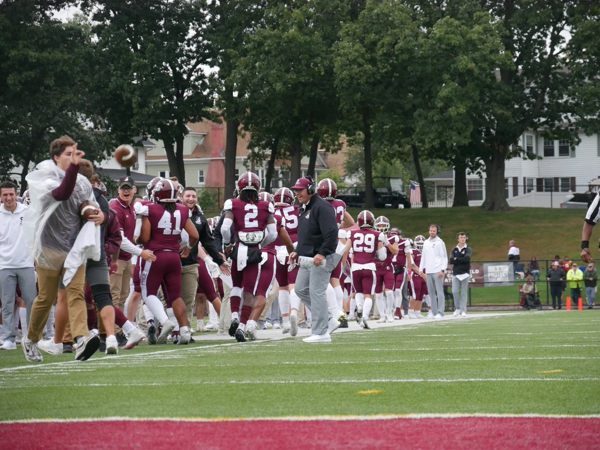 Team 133 Starts 1-0 in Conference with a win over Coast Guard 63-14‼️ They also set a program record with 686 rushing yards, great day for the Pride‼️🔻 #TEAM133 #BROTHERHOOD 

🔗 : springfieldcollegepride.com/x/kt6df