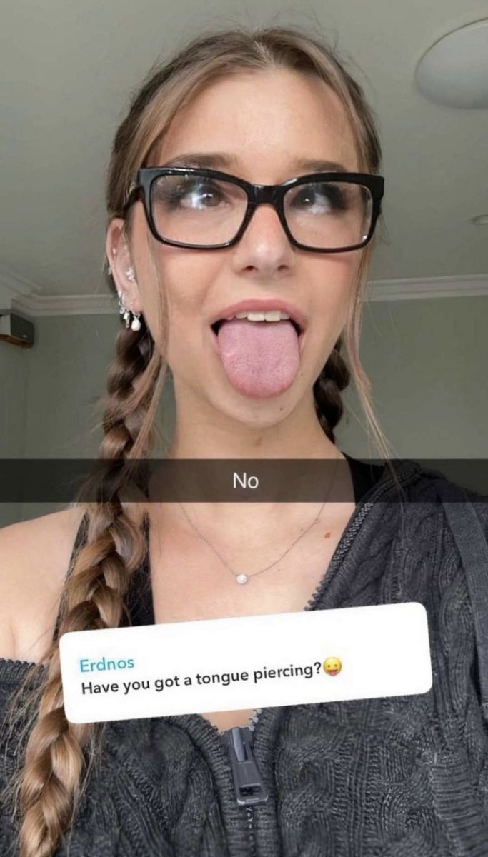 BrookeMgoon's tweet photo. see? I have no piercings on my tongue https://t.co/nTqb2Xlavy