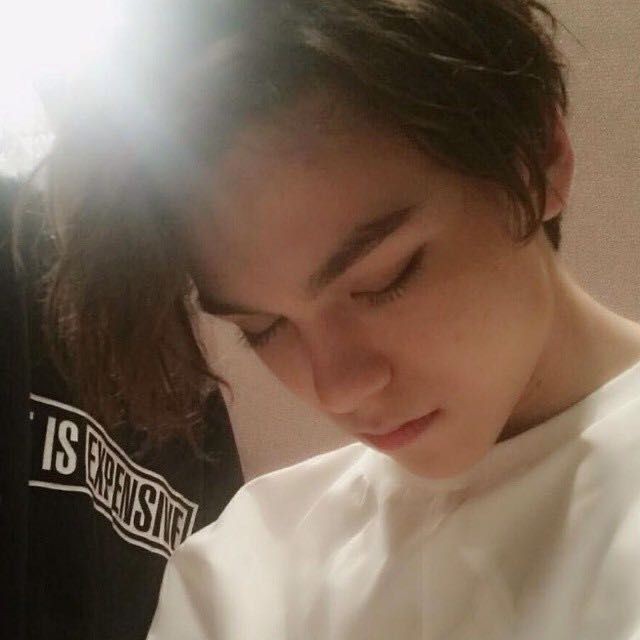 dquadcharts's tweet photo. #NewProfilePic Pensando. https://t.co/8lyK23AtyC
