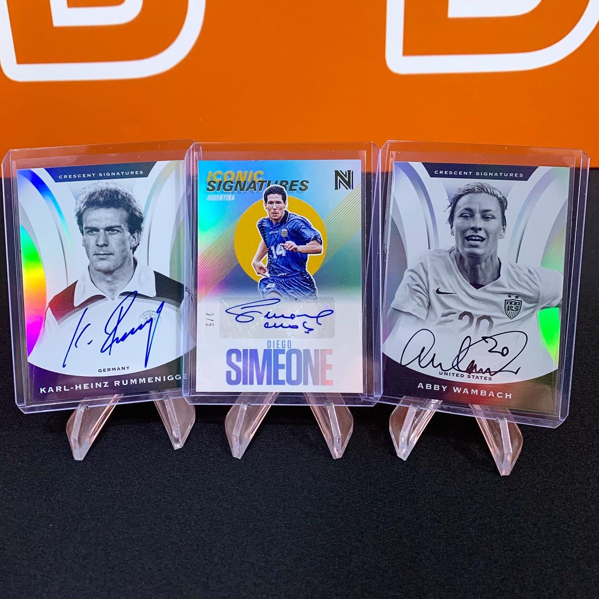 BREAKfast_cards's tweet image. 2017 Nobility soccer blast from the past on-card autos (+notable hits) from @paniniamerica
⚽️ Link in bio ⚽️

#oncardauto #groupbreak #soccercards #panini #nobility #soccer #shevchenko #thehobby #shearer #messi #simeone