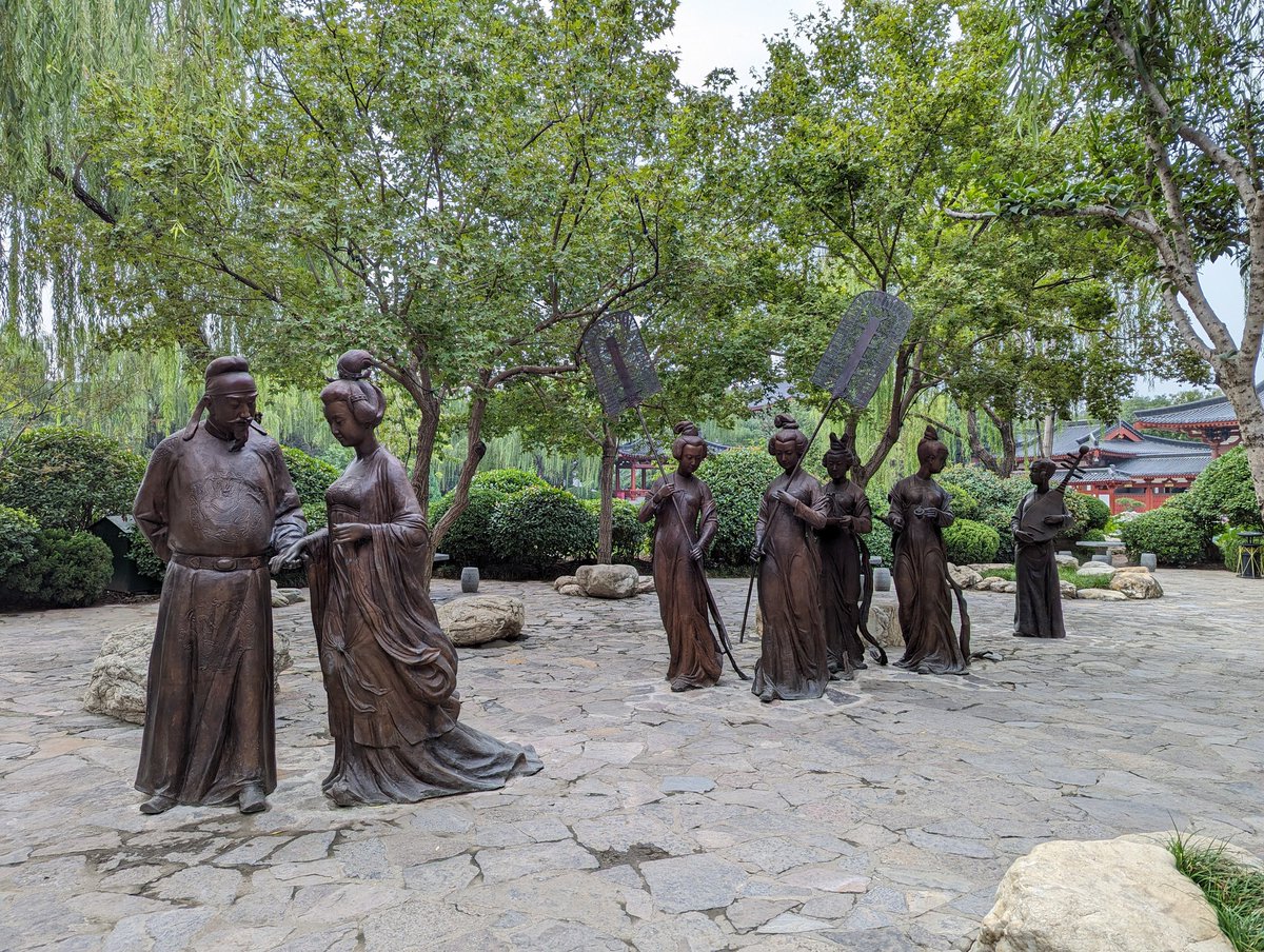 azaryr's tweet photo. Huaqing Palace (Huaqing Hot Springs) in Xi'an, China.
A former winter resort famous for the love story of Emperor Tangxuanzong of Tang Dynasty(618-907) and his favourite concubine Yang Guifei took place. https://t.co/WNKPV1ZWUf