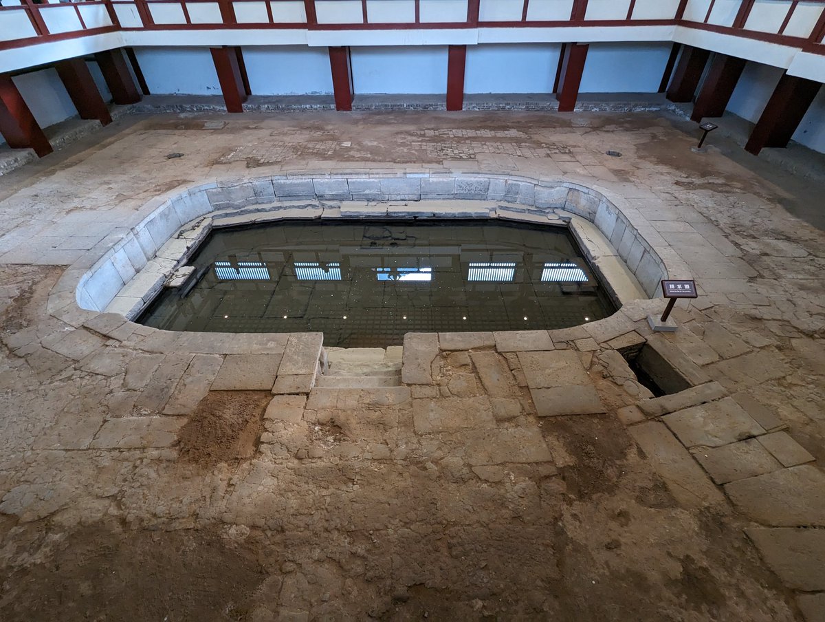 azaryr's tweet photo. Huaqing Palace (Huaqing Hot Springs) in Xi'an, China.
A former winter resort famous for the love story of Emperor Tangxuanzong of Tang Dynasty(618-907) and his favourite concubine Yang Guifei took place. https://t.co/WNKPV1ZWUf