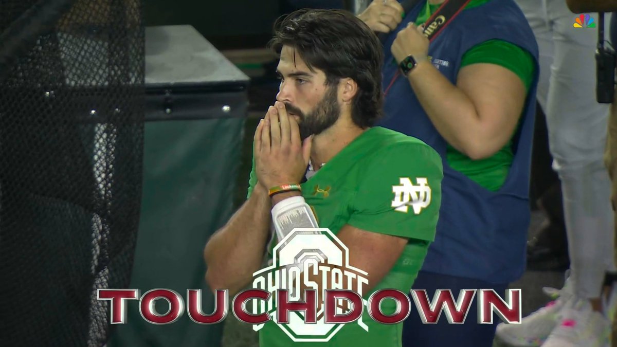 BleacherReport's tweet photo. OHIO STATE WINS A THRILLER AGAINST NOTRE DAME 17-14 🚨

WHAT A GAME. https://t.co/B7AJPzlORt