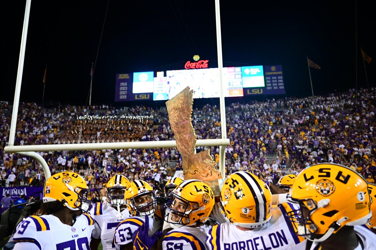 LSUfootball tweet picture