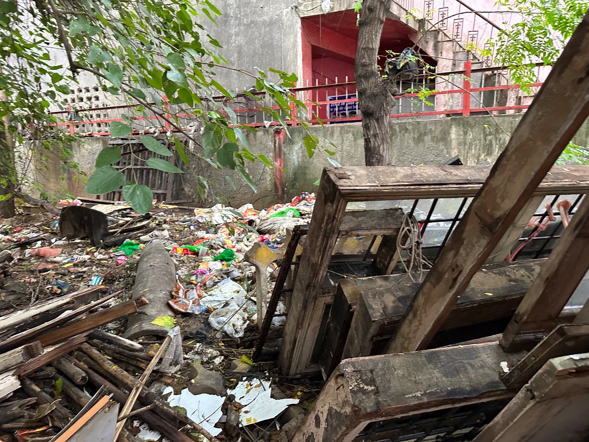 WTH_United's tweet photo. 🚨URGENT: Post Office Land in U block DLF Phase 3 is a health hazard! 🏢 It's time to take action and find a permanent solution. 🙏
To: @pmggurgaon   
cc: @MunCorpGurugram @DlfProperties 
@DLF_Foundation https://t.co/DzE2jrwCtL