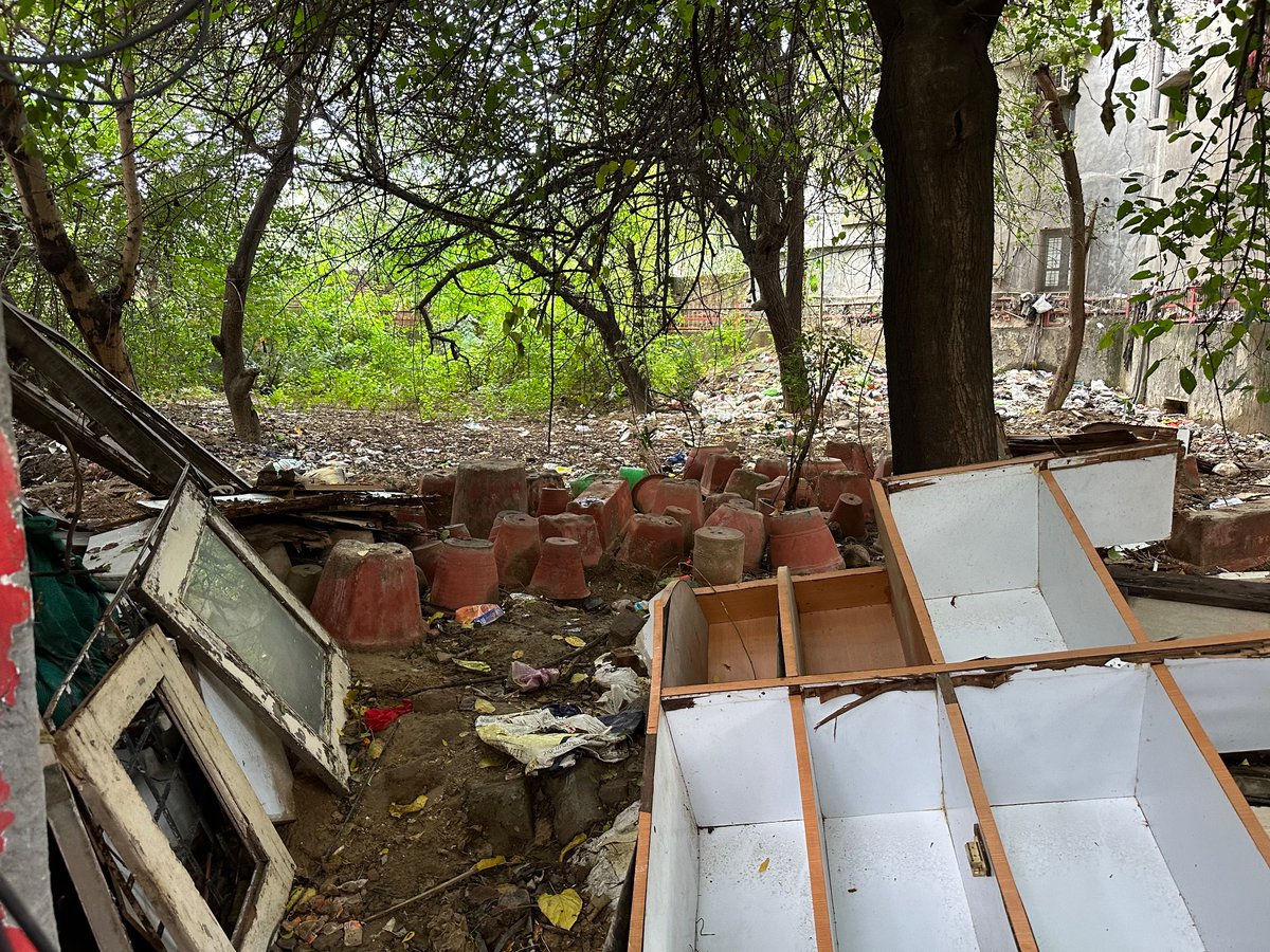 WTH_United's tweet photo. 🚨URGENT: Post Office Land in U block DLF Phase 3 is a health hazard! 🏢 It's time to take action and find a permanent solution. 🙏
To: @pmggurgaon   
cc: @MunCorpGurugram @DlfProperties 
@DLF_Foundation https://t.co/DzE2jrwCtL