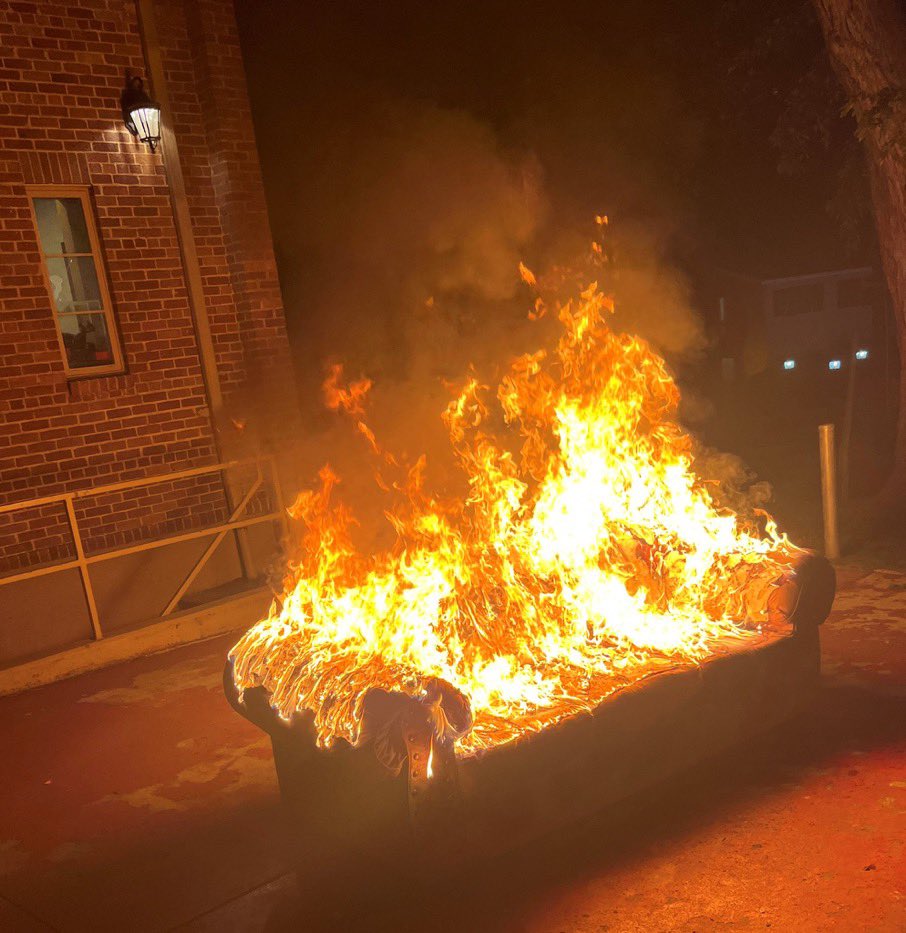 WSUCougarFB's tweet image. hide your couches 

#GoCougs