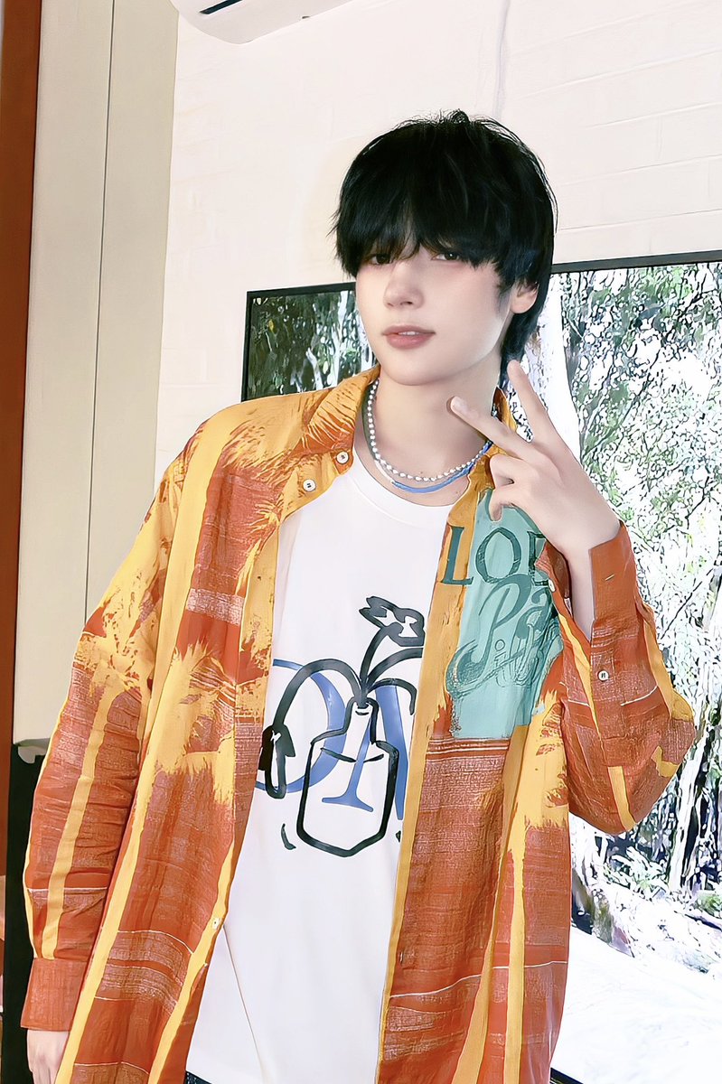 ggua_h's tweet photo. Summer #HUENINGKAI https://t.co/jiESZsc4ov