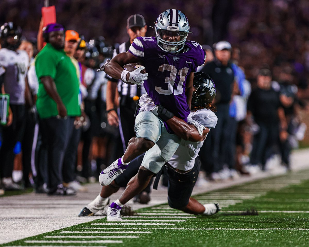 KStateFB's tweet photo. DJ Giddens is having an okay night https://t.co/uFxdn4MtKe