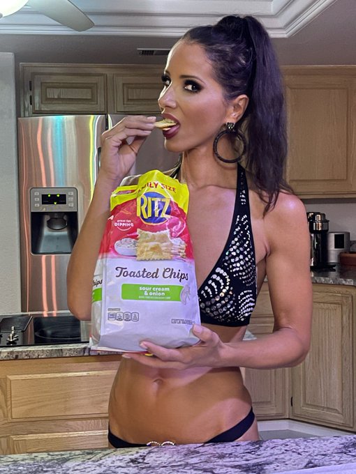 A #snack before shooting!  #ritz #toastedchips #ritzsourcreamandonion #angeldark https://t.co/RaC64L<a href="/tag/snack"class="tags">#snack</a><a href="/tag/ritz"class="tags">#ritz</a><a href="/tag/toastedchips"class="tags">#toastedchips</a><a href="/tag/angeldark"class="tags"><span>#angeldark</span></a><a href="/tag/ritzsourcreamandonion"class="tags"><span>#ritzsourcreamandonion</span></a>