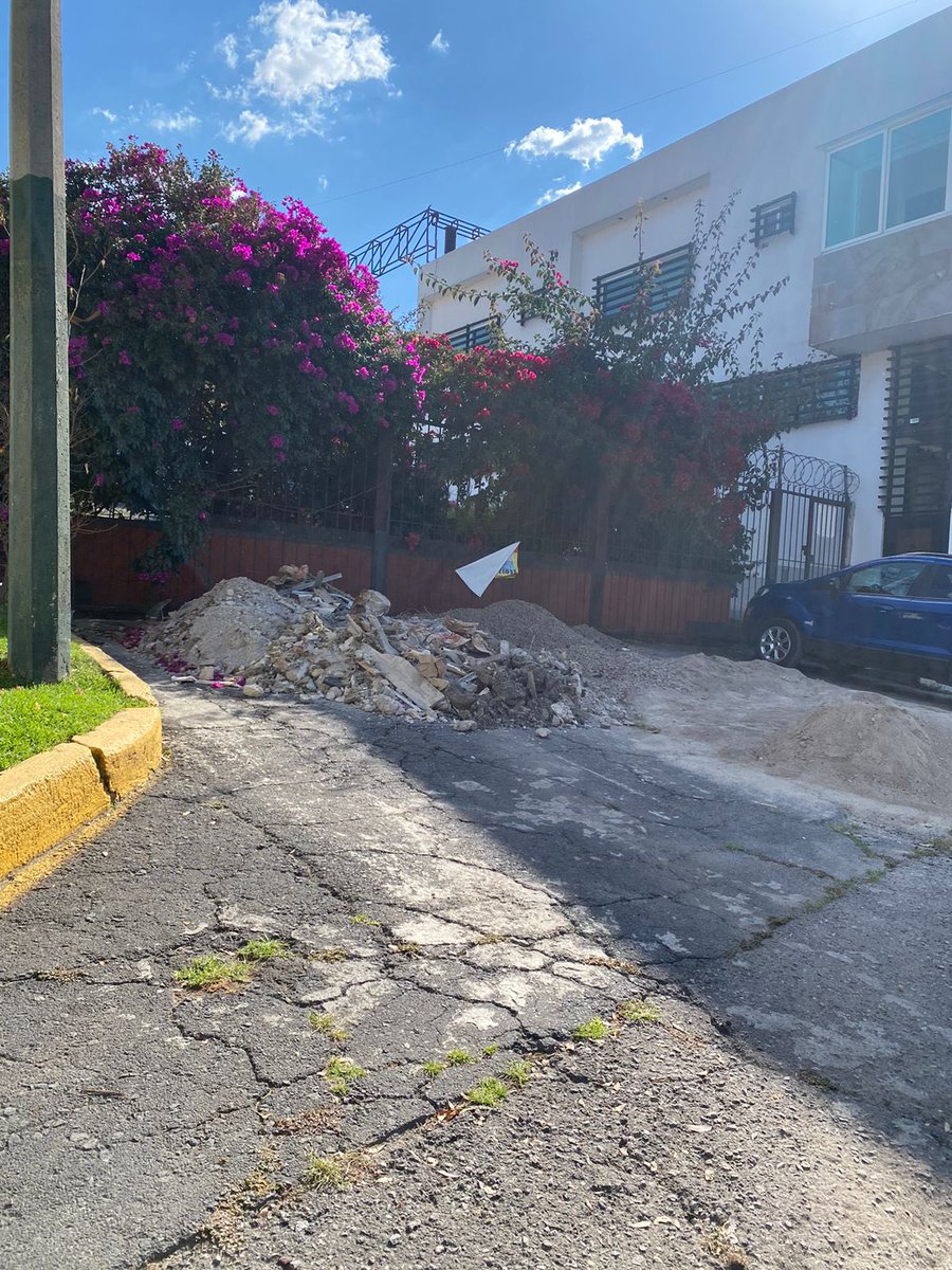 NeoliberalFR's tweet photo. @KarlaFiesco construcción ilegal bolognia 7 # 4 https://t.co/k6YgtwUPeA