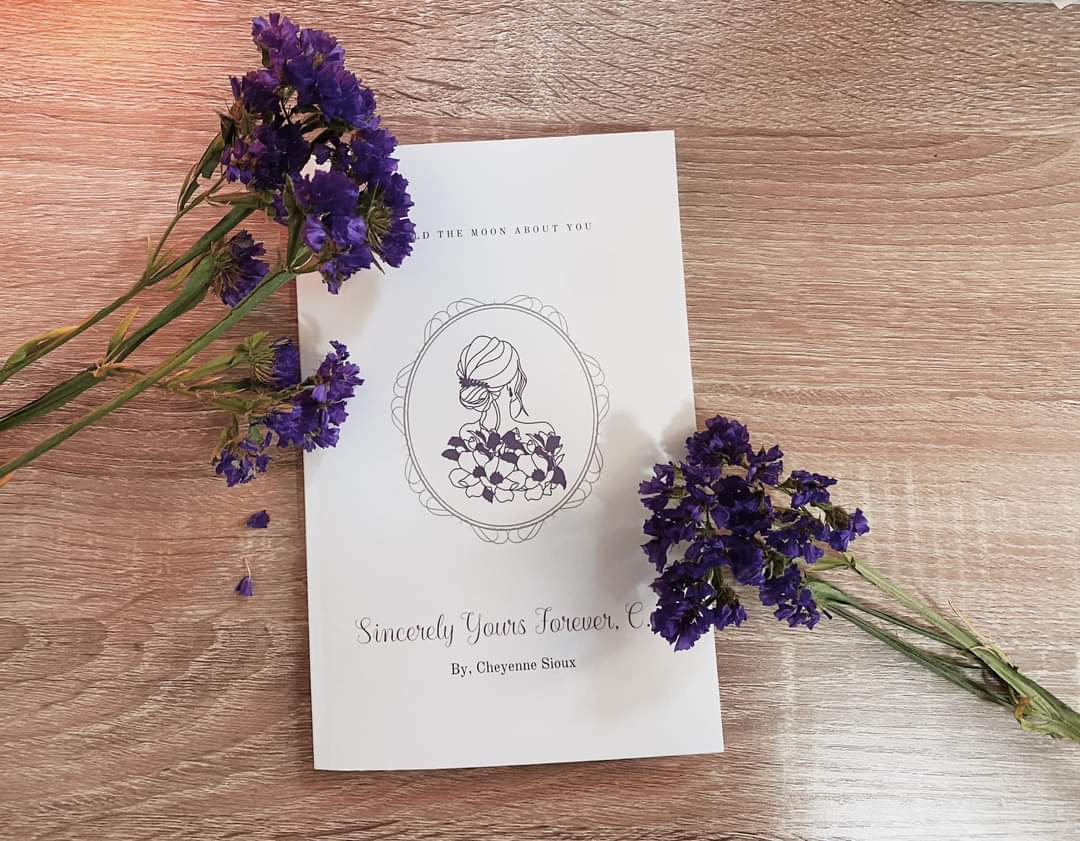 CheySiouxWriter's tweet photo. @writingoutlook Sincerely Yours Forever, C.s. available on Amazon and Barnes and Noble. 💜 https://t.co/4WlT6vUWJY