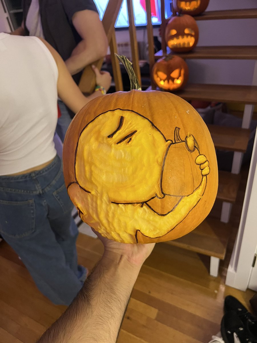 DanielNovarro's tweet photo. @RubberNinja @Telepeturtle I carved your Gartic Phone illustration into a pumpkin 🎃 https://t.co/jpLU9UYIop