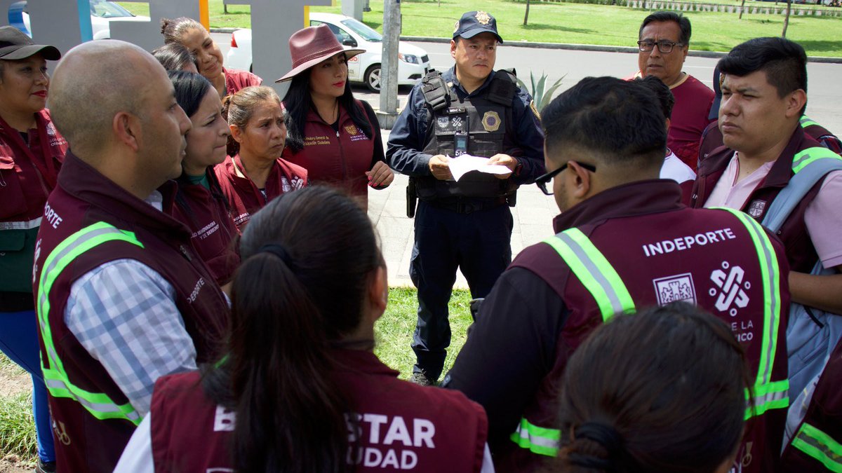erika_jurez's tweet photo. ¡Alista tus tenis!🏃‍♀️👩‍🦽🏃

Para fomentar el vínculo comunitario y activarnos, el equipo de Participación Ciudadana apoyará, en la logística de la carrera Tepito PILARES 4k. 

Nos vemos el martes 26 de septiembre, a las 16:00 horas, en Matamoros y Paseo de la Reforma.

#CuidaDeTi https://t.co/bSdhiTYAUe