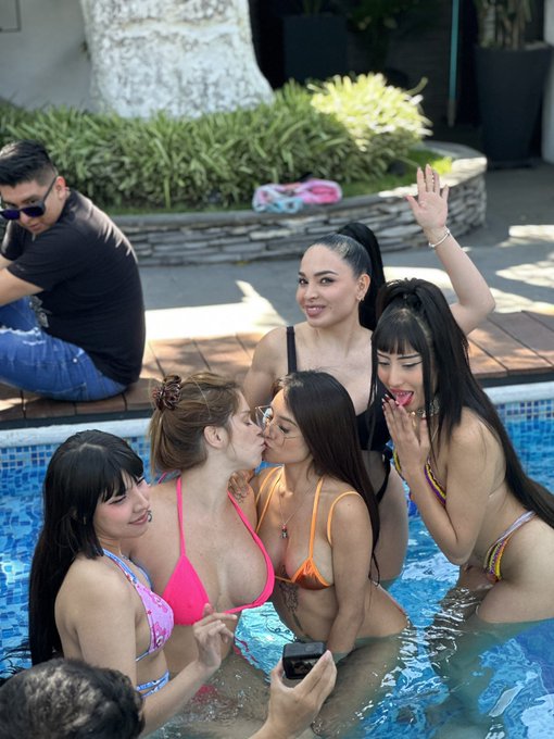 Hoy toco shotting y convivencia @soyunangelmont @RobertySarahOF  @Sionelax  🔥🔥🔥 @wsmuses https://t.c<a class="tags" target="_blank" title="On Twitter" href="/?out=eyJ0eXAiOiJKV1QiLCJhbGciOiJIUzUxMiJ9.eyJpYXQiOjE3MjA0OTIxMTAsImlzcyI6InR3cG9ybnN0YXJzLmNvbSIsIm5iZiI6MTcyMDQ5MjExMCwiZXhwIjoxNzUyMDI4MTEwLCJyZWRpcmVjdF91cmwiOiJodHRwczovL3R3aXR0ZXIuY29tL3NveXVuYW5nZWxtb250In0.jiTn4hxDf1QeEfi8lG36ajhKJm2-dNYzY6HDnWDFgYmMBmy46C64j4eB3CMm3qit3do6i_T3nJ9pY3L_WG-DLw">@soyunangelmont</a><a href="/tag/podcast"class="tags"><span>#podcast</span></a>