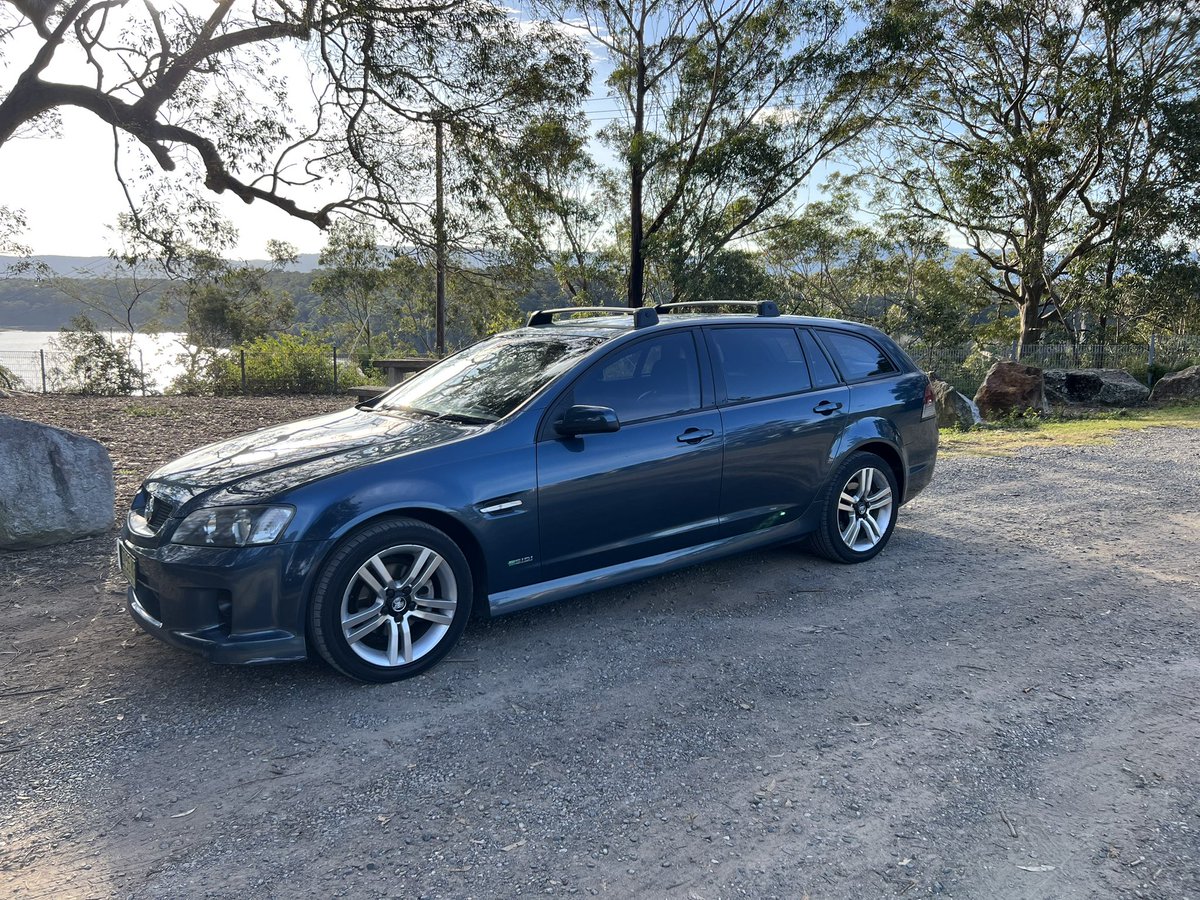 teaghanbea's tweet photo. @FailRace My 2010 VE who’s currently out of action waiting for new spark plugs and coils 😅 https://t.co/EwMKfIefuY