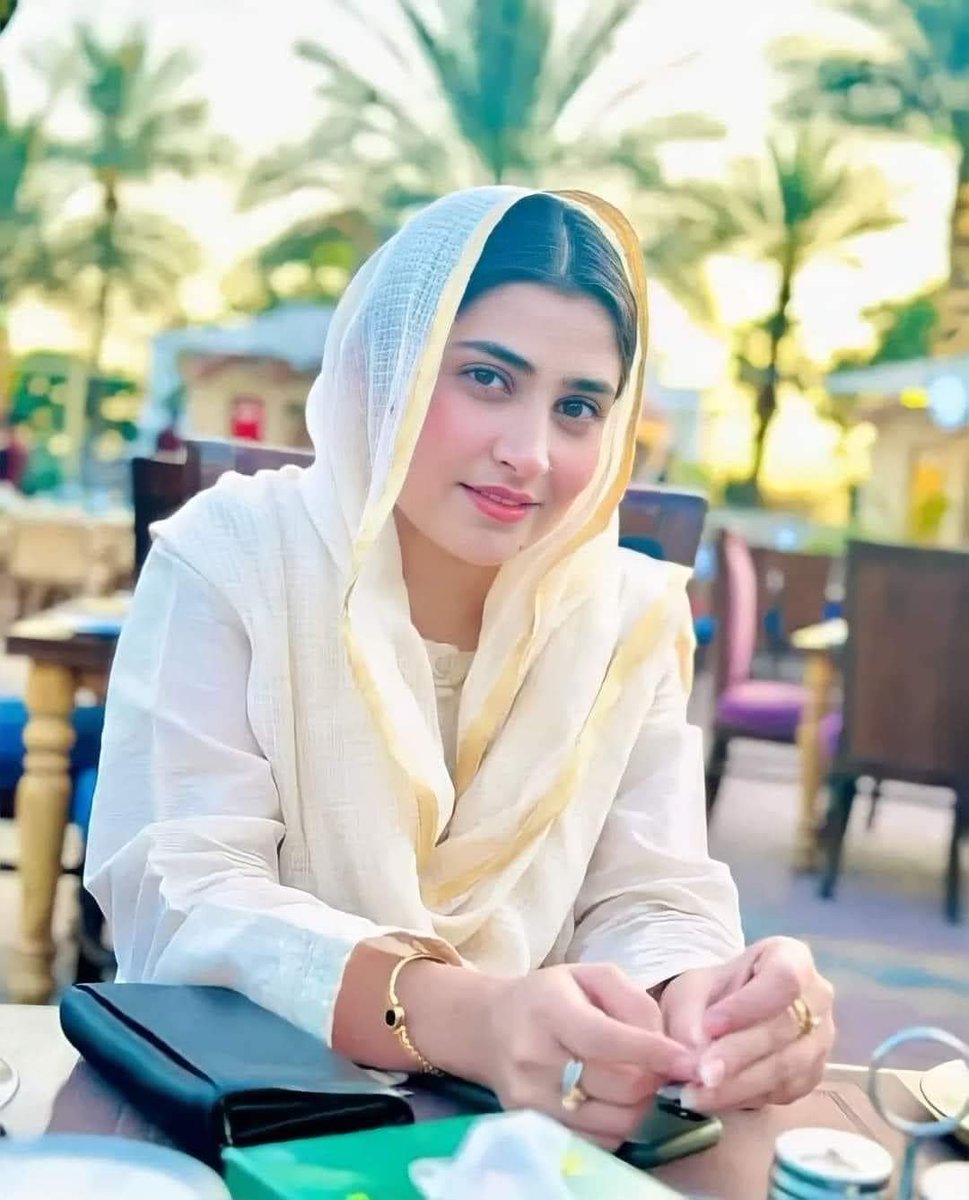 میں نے ایک چیز نوٹ کی ہے 
لڑکے مجھے سے بات کرنے سے پتا نئی کیوں ڈرتے ہیں 🤔🤔