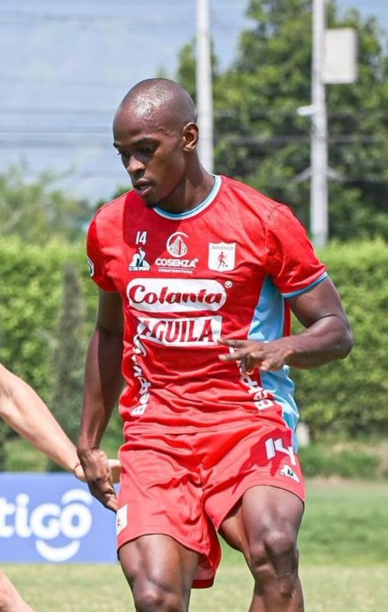 AmericaDeCaliE1's tweet image. Las figuras del partido

🥇CB7. 
🥈J Quiñones. 
🥉M Mina.

Se encarrila #America como favorito al #Titulo 🏆