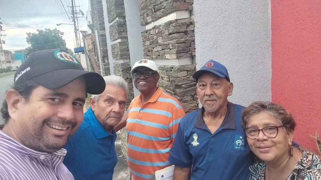 StalinLinares's tweet photo. Ayer en el sector Carrmen Norte de Santa Rosa se siente la presencia del próximo Presidente de Venezuela Compañero y Líder @prospericarlos. Acción Democrática sin descanso hasta lograr Una Venezuela libre y de los venezolanos 

Secretaría General del @CEMValmoreRVale https://t.co/fEFxf016Iv