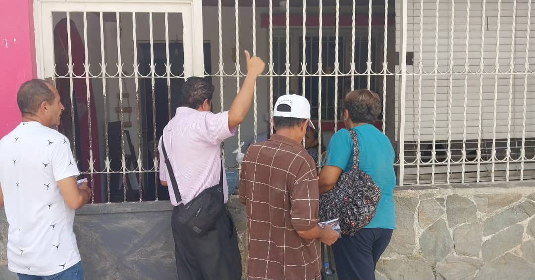 StalinLinares's tweet photo. Hoy en el Barrio El Atlas de la parroquia Candelaria al lado de la autoridad del CEP Compañero Hernan Pineda y parte de su equipo llevando el msj de #ProsperidADXVzla  con el Líder @prospericarlos quien da la adrenalina de Acción Democrática en Resistencia. https://t.co/ntQRPNqJ2C