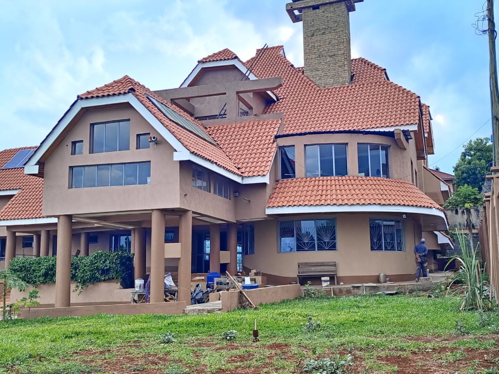 Propscout_Kenya's tweet photo. Newly built 11 bedroom family mansion is sitting on a 3/4 acre property located in the heart of Runda going for 500m . Call 0723724351 or click the link to view more https://t.co/huvQ7JcRXX https://t.co/tLeYiiCVGQ