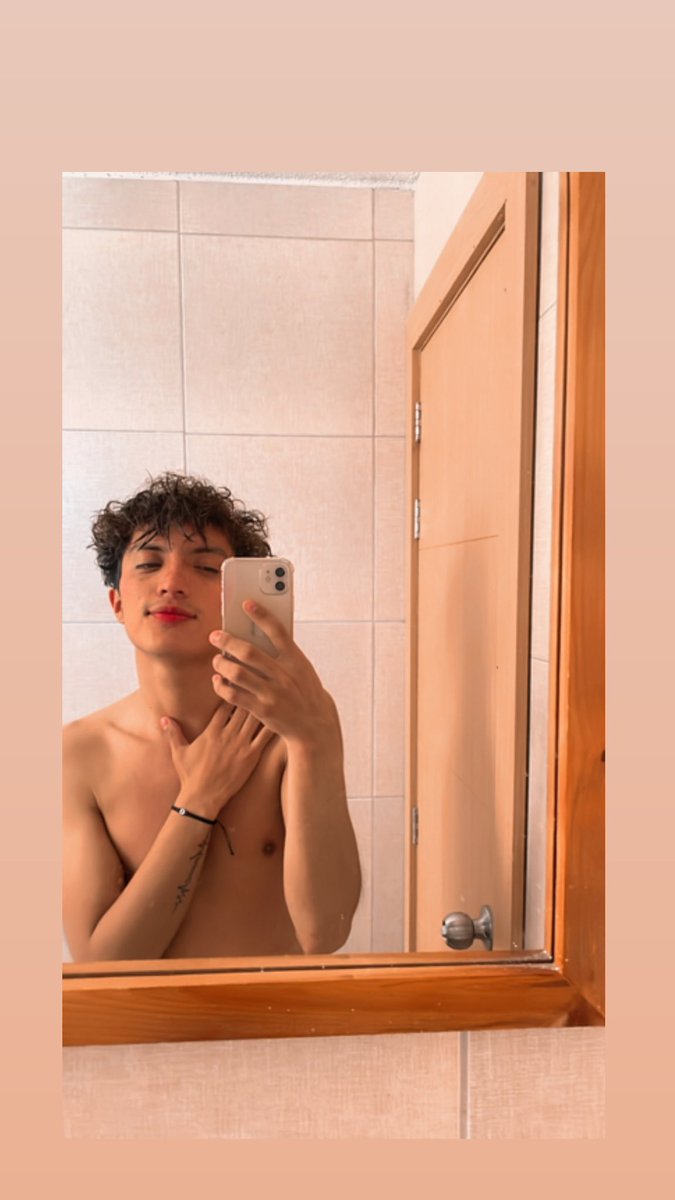 SebastianRobal8's tweet photo. Buenas noches, alguien de aquí no tiene con quien dormir 🥲, algún voluntario #sexuio #lgbt #gay https://t.co/2ixTQkmr7N