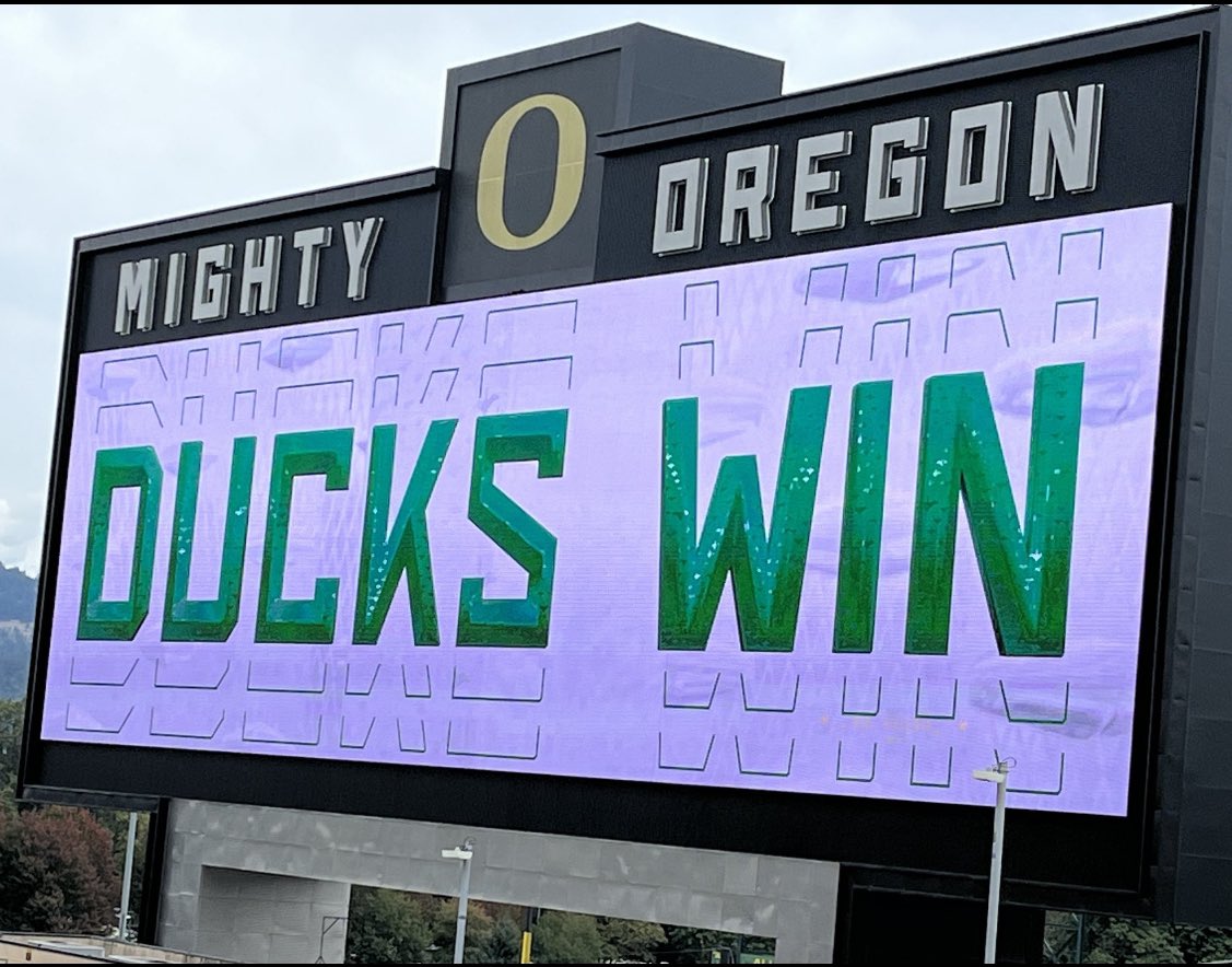 2sweetT's tweet photo. 💚🏈💛 https://t.co/DlmJYsGoa3
